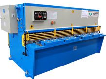 手动操纵液压剪板机